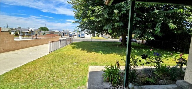 Foto del edificio - 8730 6th St