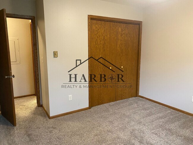 Foto del edificio - 2426 30th Ave NW