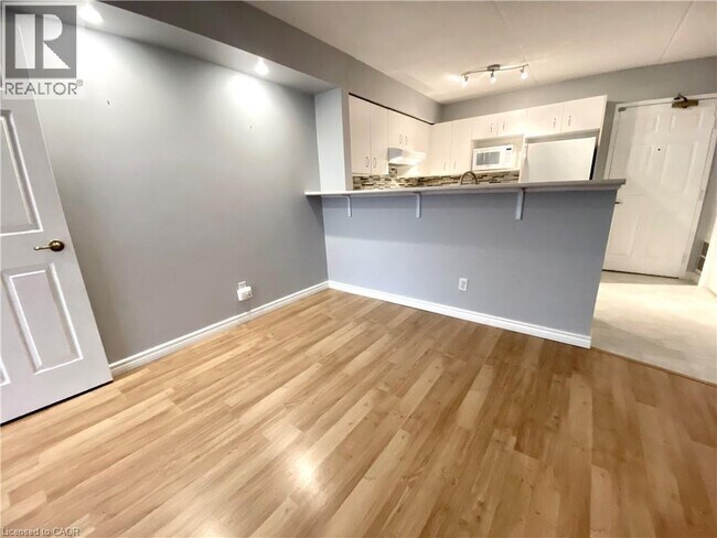 Building Photo - 1450 Bishops Gate