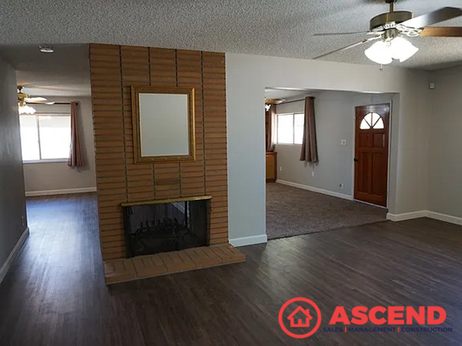 Building Photo - Cozy 3 Bedroom Home Located in Delano!