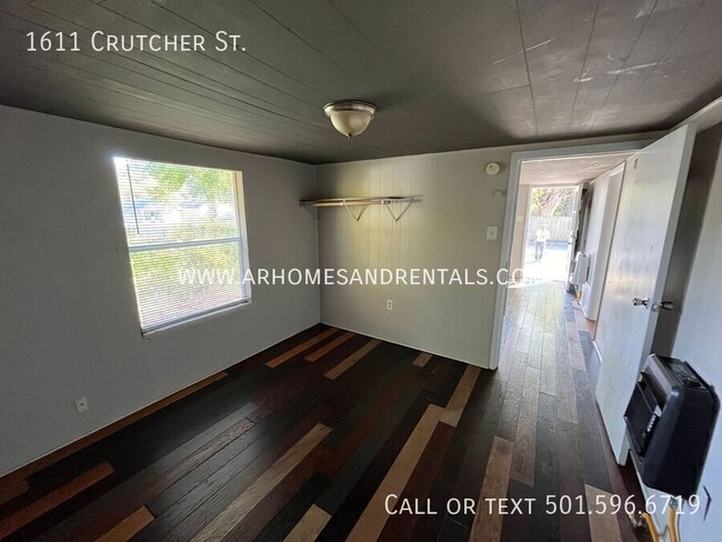 Foto del edificio - 1611 Crutcher St