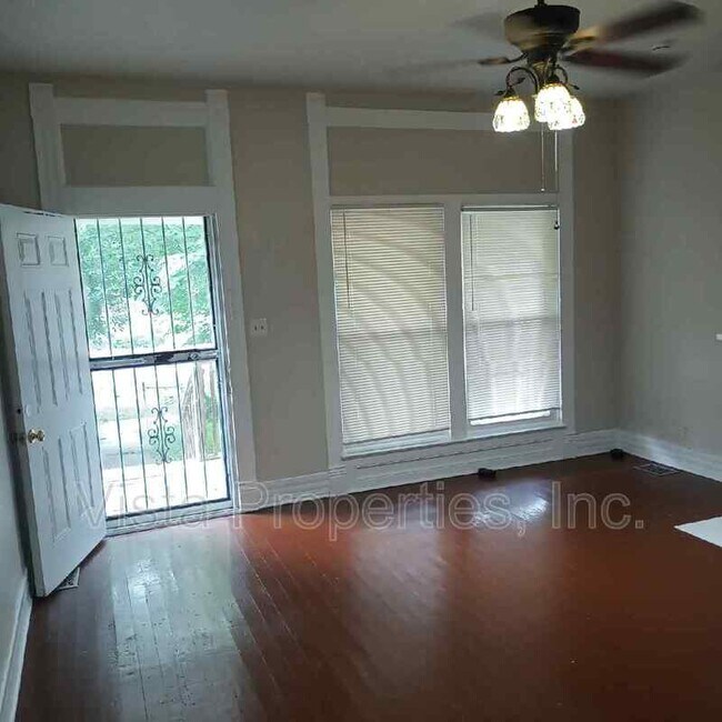 Photo - 3137 Northwestern Pkwy House