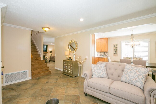 Building Photo - 32029 Green Hill Dr