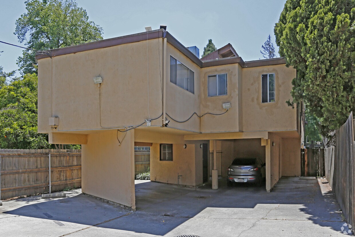 Building Photo - 2309 G St