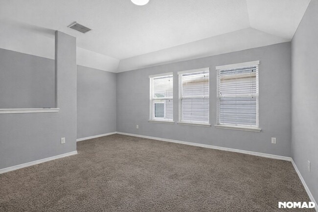 Building Photo - 2010 Silver Moon Dr