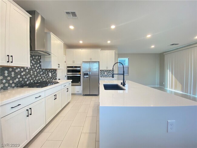 Foto del edificio - 4125 Elegant Chateau St