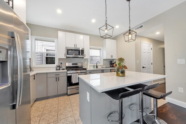 Building Photo - 774 Columbia Rd