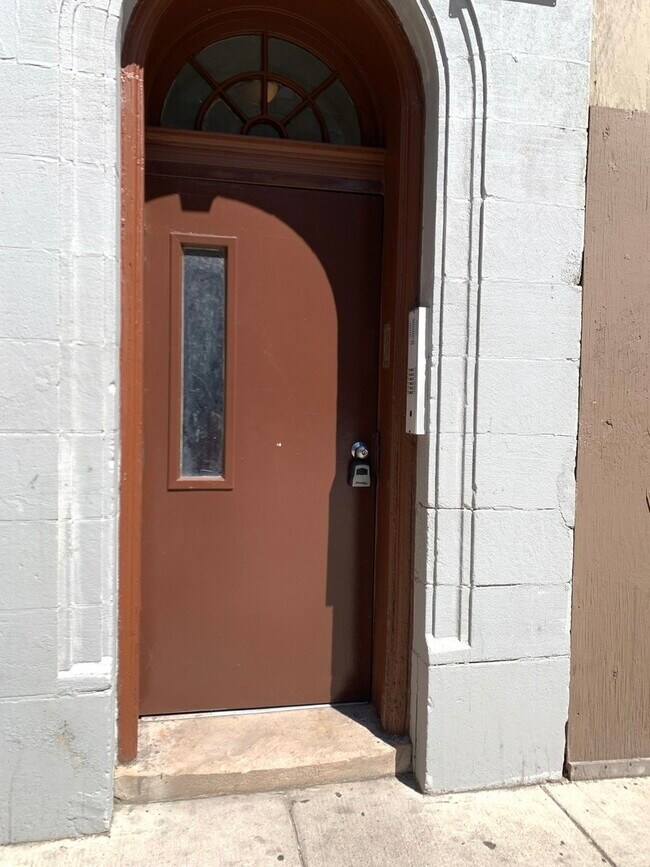 Building Photo - 4421 N BROADWAY Ave