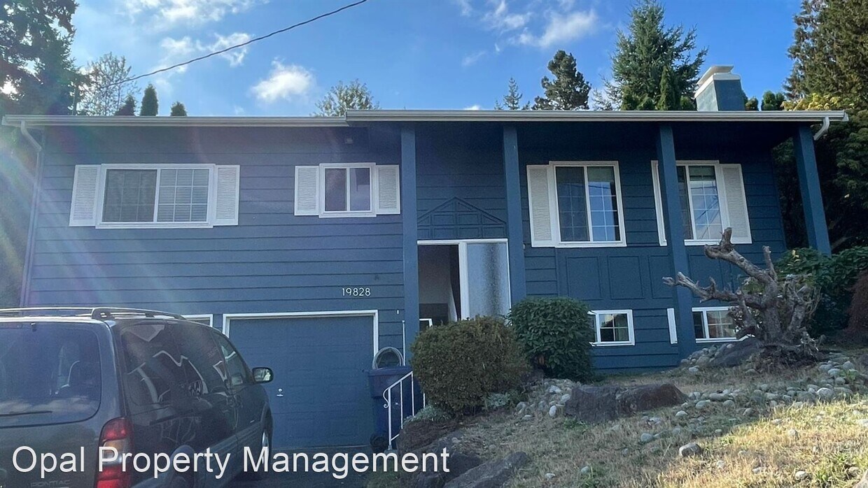 3 br, 2 bath House 19828 53rd Ave W, House Rental in Lynnwood, WA