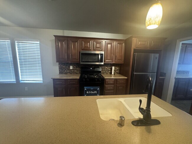 Foto del edificio - "Spacious 3-Bedroom Oasis with 2 Full Baths on Mount Rainier Ave, Las Vegas – Your Perfect Retrea...