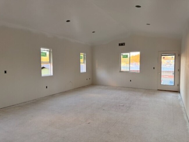 Building Photo - New Construction!