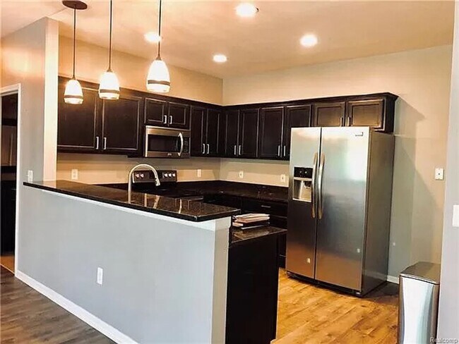 Building Photo - Beautiful Ranch 2 bed/2 bath Condominium