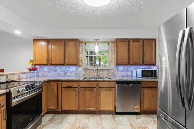 Foto del edificio - 3930 Beechwood Dr