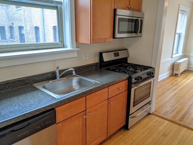 Building Photo - 914 Crain St