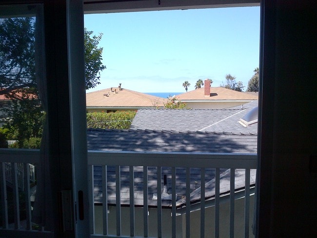 Building Photo - 250 La Paloma