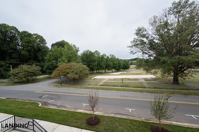 Foto del edificio - 404 W 26th St