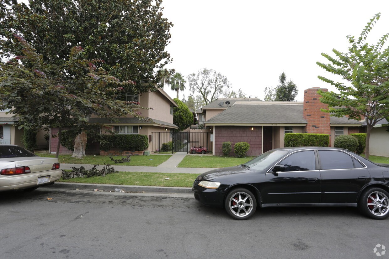 Foto del edificio - 16562-16566 Alliance Ave