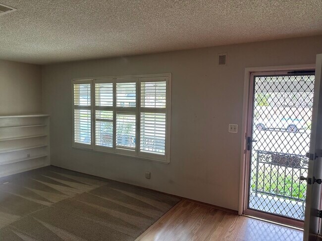 Building Photo - Adorable 2 bed 1 bath Stockton home w/ 1 c...