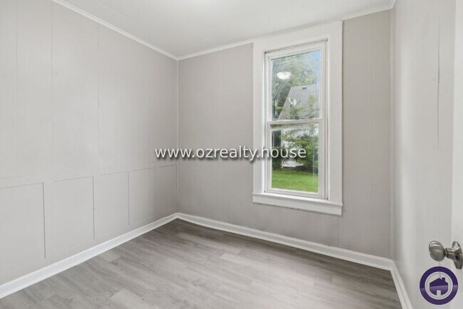 Foto del edificio - 336 Colburn St