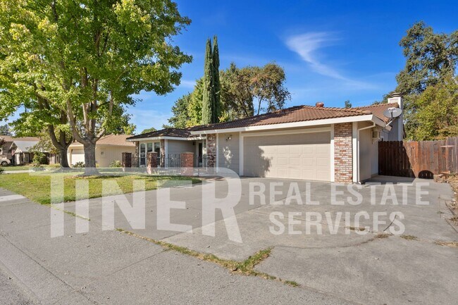 Building Photo - Beautiful 3 Bedroom Home