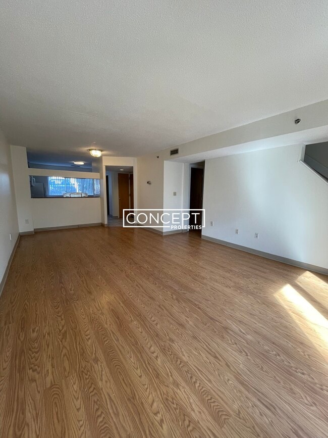 Building Photo - 140 N Beacon St