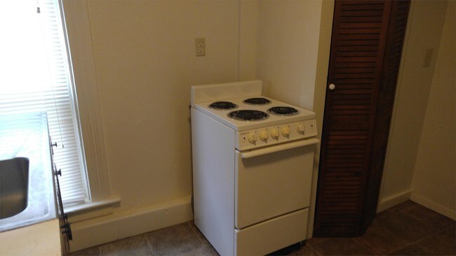 Building Photo - 4053 Walker Ave