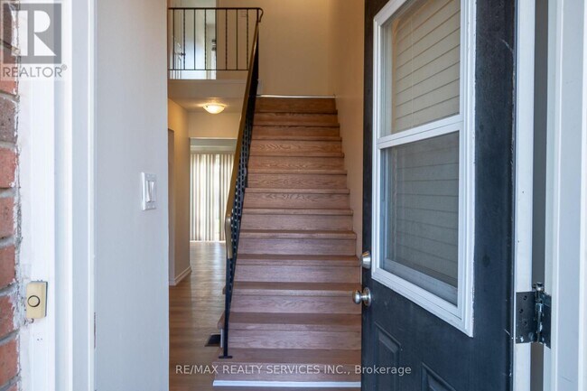 Photo du bâtiment - 100 Brownleigh Ave