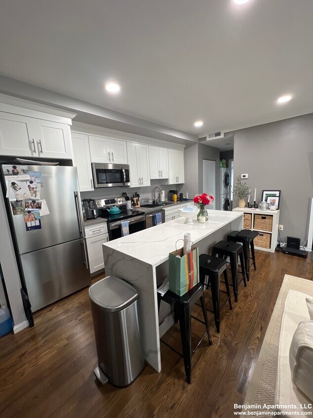 Foto principal - 153 W Brookline St