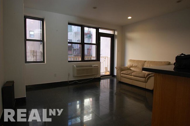 Foto del edificio - 148 E Broadway