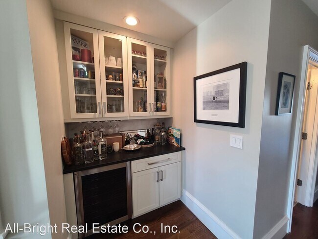 Building Photo - 2 br, 2 bath House - 862 East Second St #6