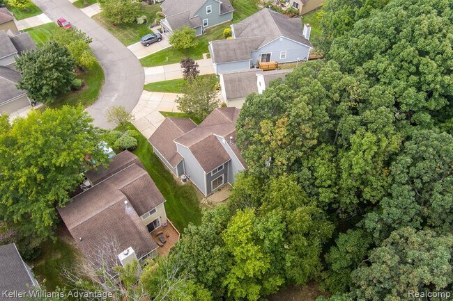Foto del edificio - 41498 Cornell Dr