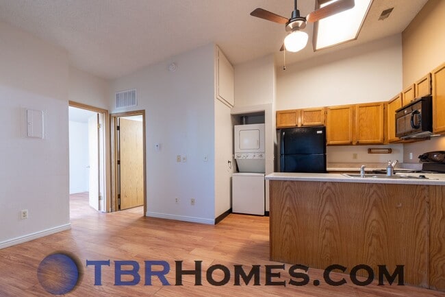 Building Photo - 920 S Dawson Way