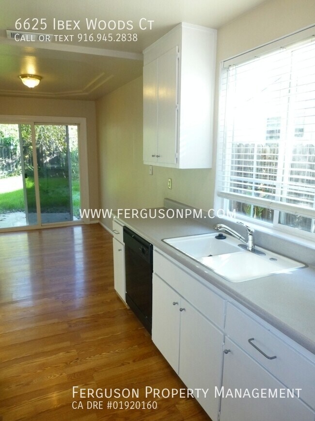 Foto del edificio - Uprgaded Home in Citrus Heights, Two Bedro...