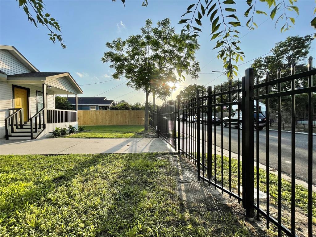 Foto principal - 702 1/2 E 32nd St