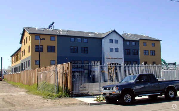 Building Photo - Waterpark Lofts