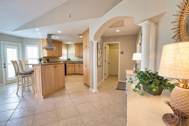 Building Photo - Seasonal Short-Term 2 Bed 2 Bath Heated Pool Villa with a Den in Harrington Lakes at Planation Go...