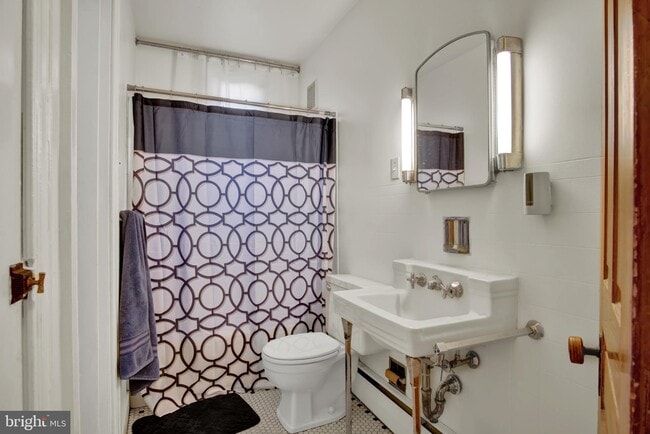 Building Photo - 130 W Pomfret St