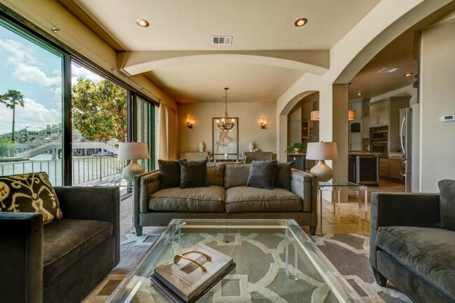 Foto del edificio - 2403 Westlake Dr