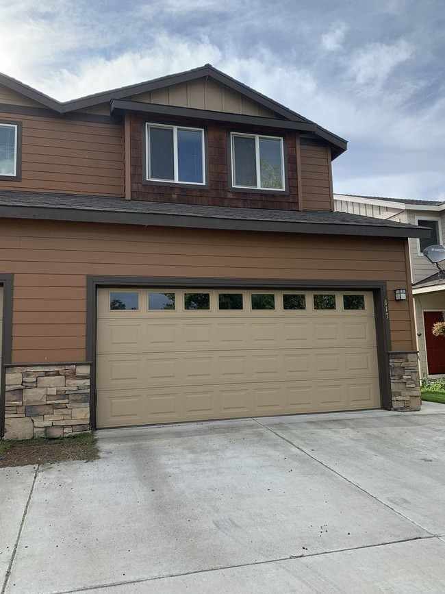 Building Photo - BEAUTIFUL ASPEN WINDS DUPLEX