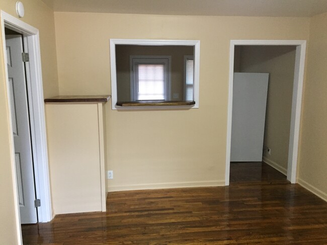 Building Photo - 16 Maple Ln