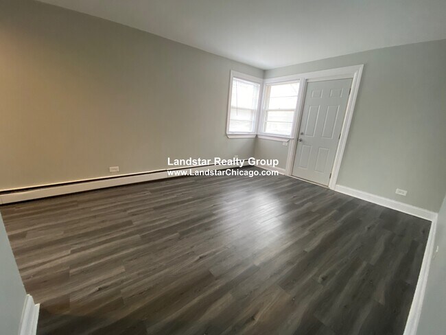 Foto del edificio - 1657 Green Bay Rd