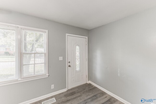 Foto del edificio - 4808 Bluehaven Dr NW