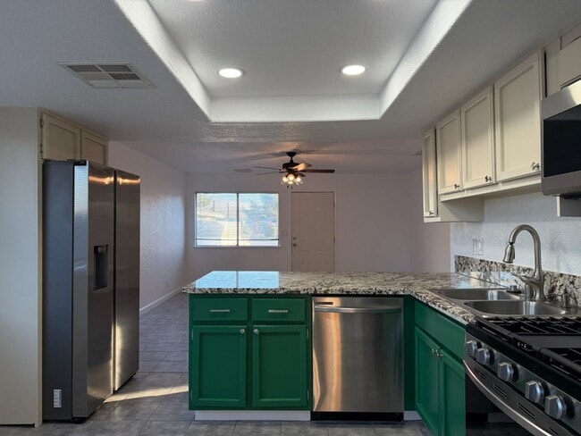 Building Photo - 204 W Robertson Rd