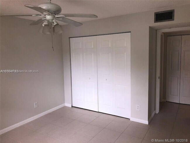 Foto del edificio - 905 Southridge Rd