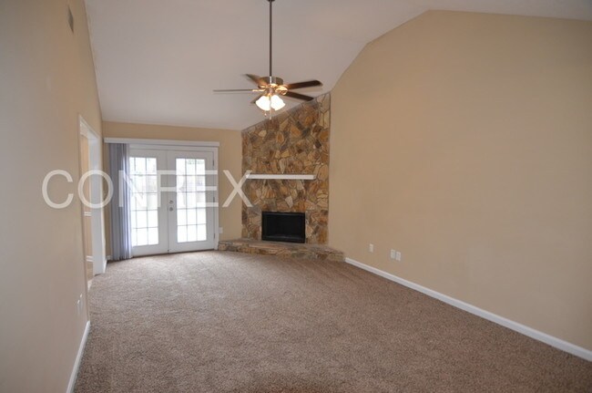 Building Photo - 2025 Bassford Dr