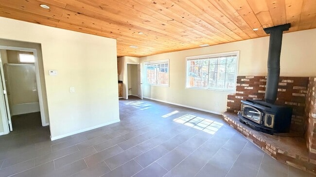 Building Photo - 52830 Pine Cove Rd