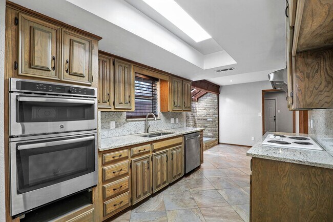 Foto del edificio - Elegantly Renovated Hickory Creek Home!