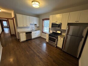 Building Photo - 2157 N Avers Ave