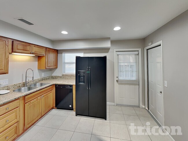 Building Photo - 605 Missionwoode Dr