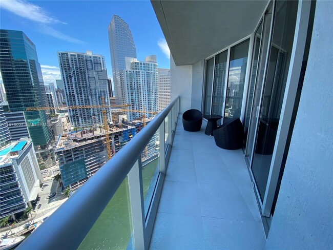 Foto del edificio - 465 Brickell Ave